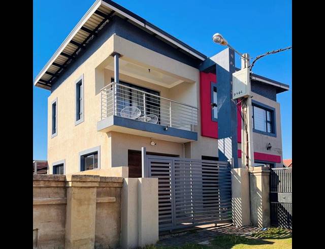 4 BEDROOM HOUSE FOR SALE IN FLEURHOF